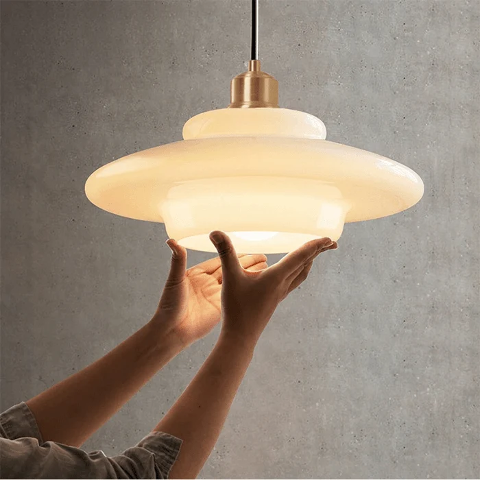 Hanglamp Art Deco met Gelaagde Glazen Kap en Messing Fitting Bonuze