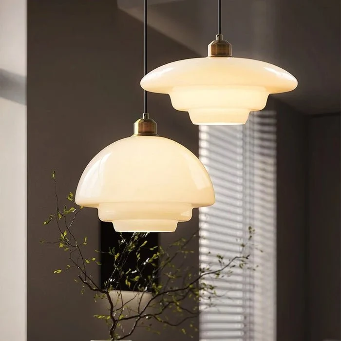 Hanglamp Art Deco met Gelaagde Glazen Kap en Messing Fitting Bonuze