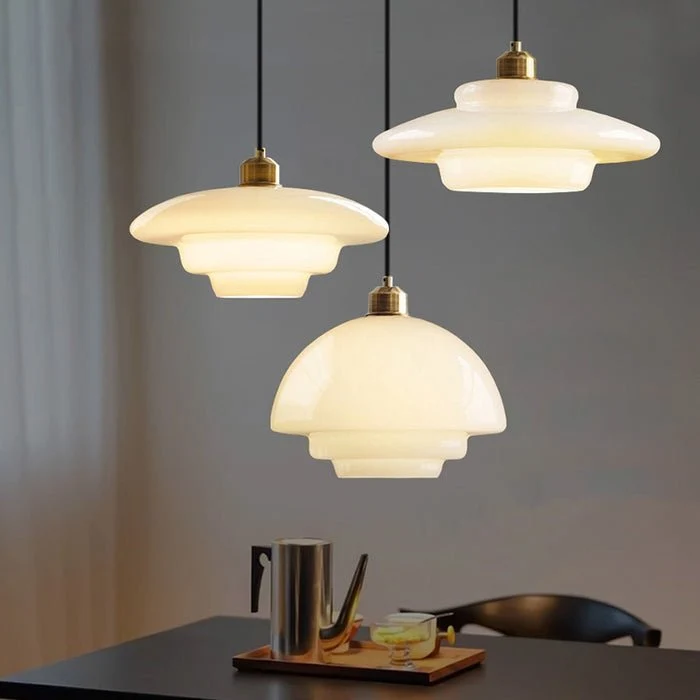 Hanglamp Art Deco met Gelaagde Glazen Kap en Messing Fitting Bonuze