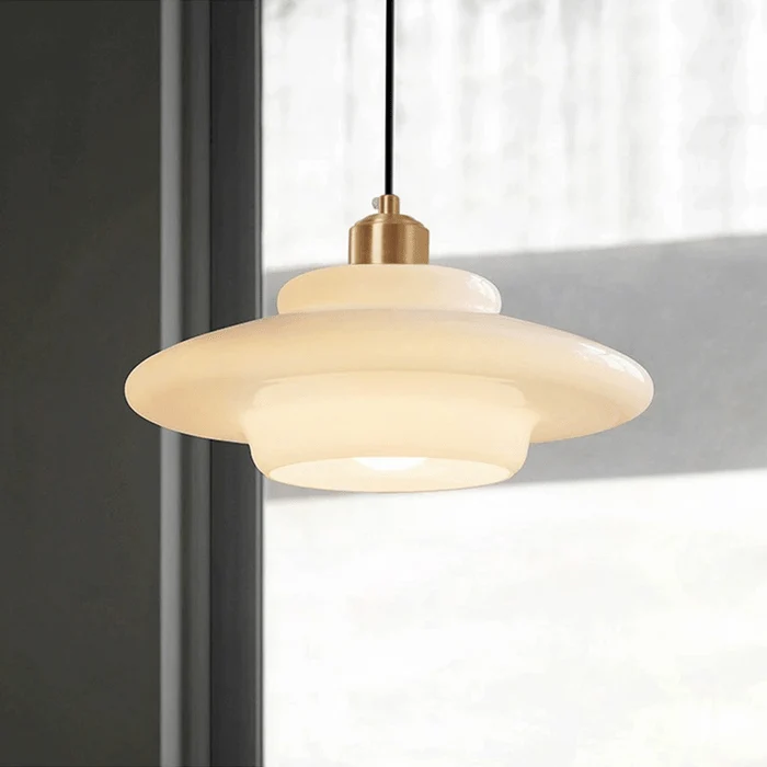 Hanglamp Art Deco met Gelaagde Glazen Kap en Messing Fitting Bonuze