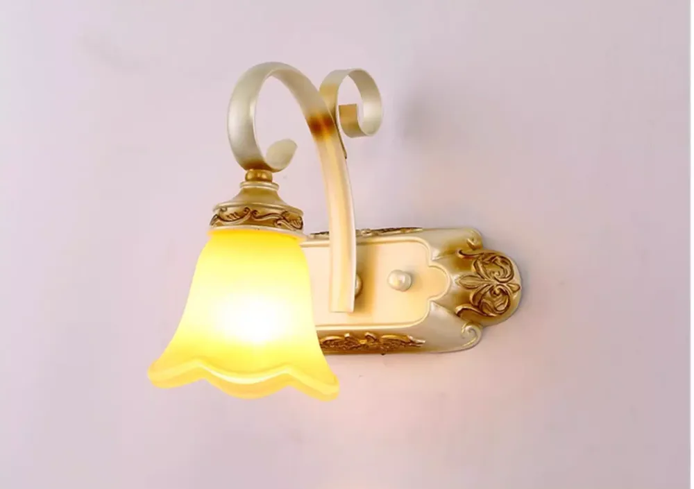 1/2/3-Head Flower Vanity Light Armatuur Koloniale Stijl Goud Opaal Glas Wandmontage Lamp voor Badkamer Clearhalo