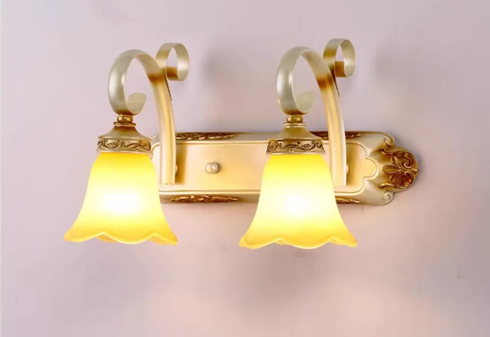 1/2/3-Head Flower Vanity Light Armatuur Koloniale Stijl Goud Opaal Glas Wandmontage Lamp voor Badkamer Clearhalo