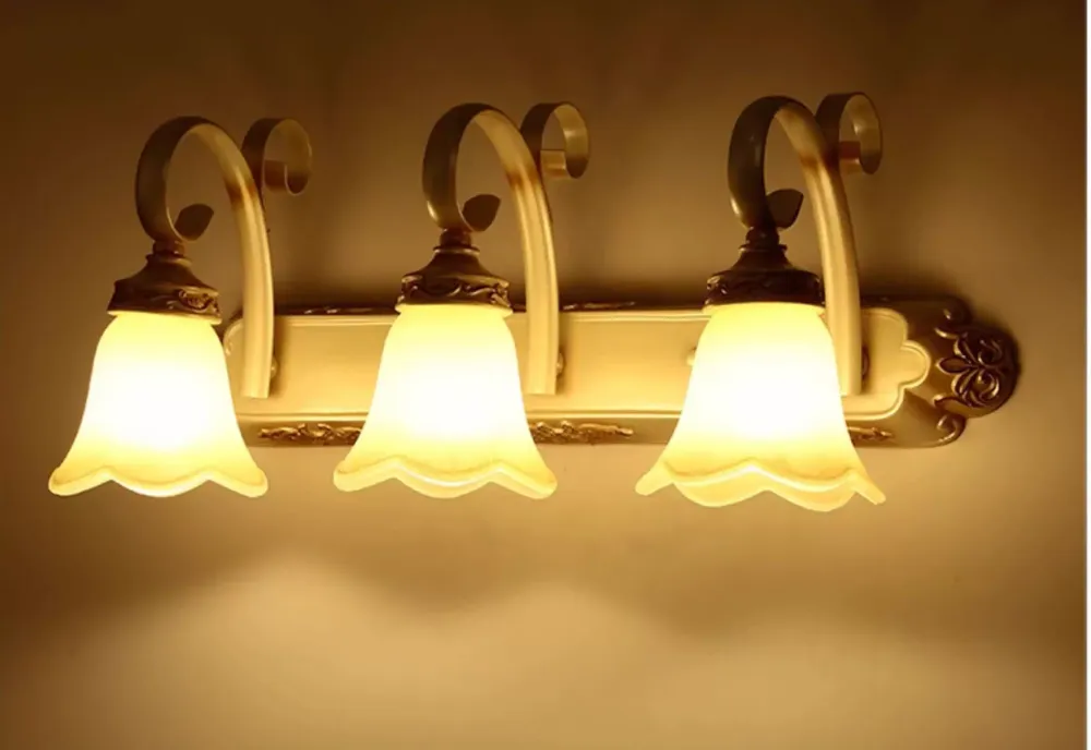 1/2/3-Head Flower Vanity Light Armatuur Koloniale Stijl Goud Opaal Glas Wandmontage Lamp voor Badkamer Clearhalo
