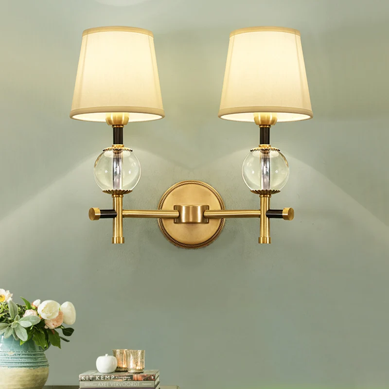 1/2-koppige slaapkamer wandkandelaar modernisme messing afwerking helder kristallen wandlamp met conische stoffen kap Clea...
