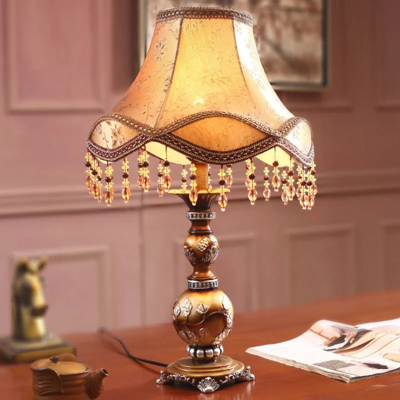 13"/18" W Bruine Taps toelopende Schaduw Tafellamp Traditionele Stof 1-koppige Woonkamer Bureaulamp met Bladontwerp Clearhalo