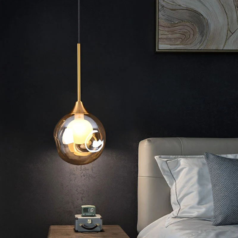 1-koppige nachtkastje hanglamp postmoderne koperen plafondlamp met bolvormige glazen kap Clearhalo
