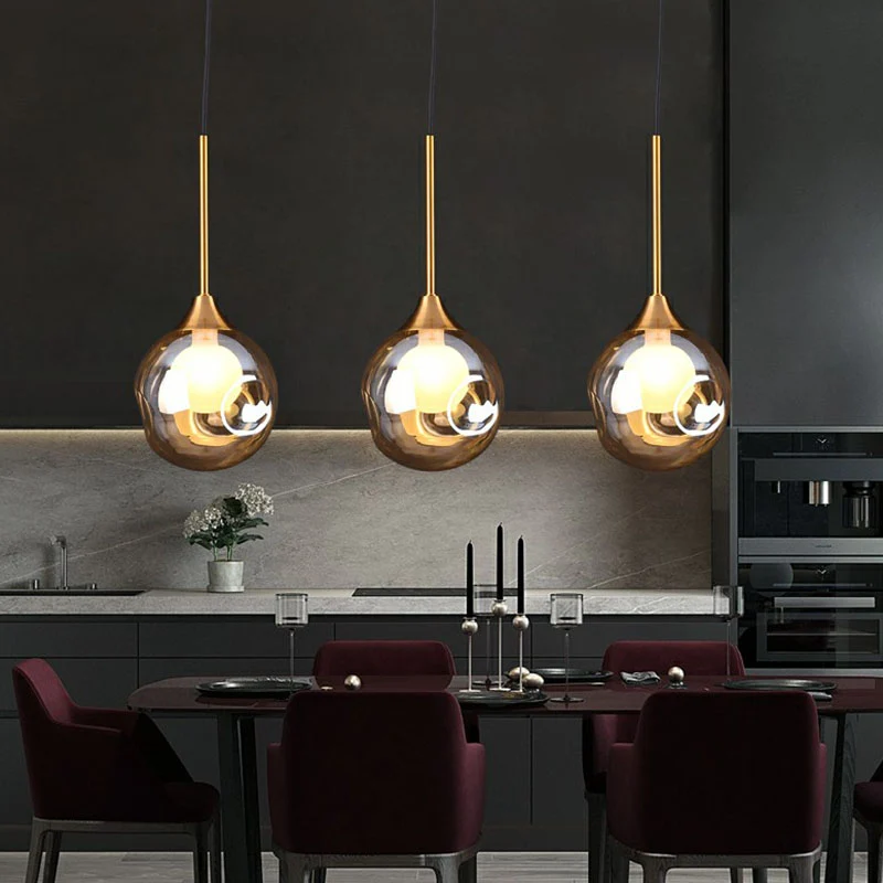 1-koppige nachtkastje hanglamp postmoderne koperen plafondlamp met bolvormige glazen kap Clearhalo