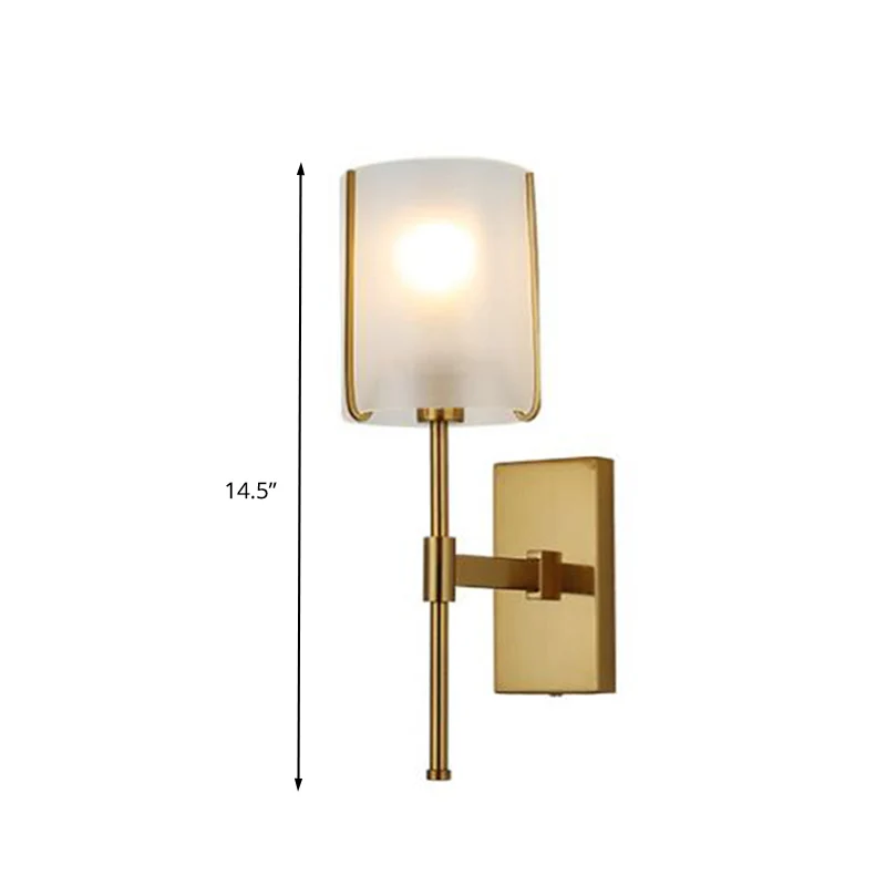 1-kops metalen wandverlichting Traditionele gouden rechte arm slaapkamer LED-wandmontagelamp met matglazen kap Clearhalo