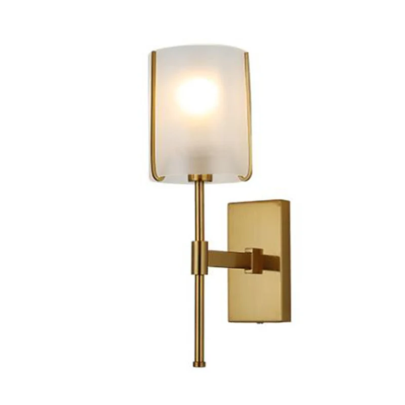 1-kops metalen wandverlichting Traditionele gouden rechte arm slaapkamer LED-wandmontagelamp met matglazen kap Clearhalo