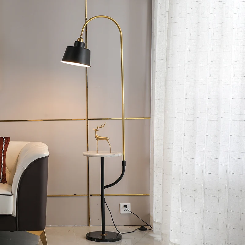 1-kops woonkamerstandaard bureaulamp modernistische zwarte afwerking vloerlamp met trapezium metalen kap Clearhalo
