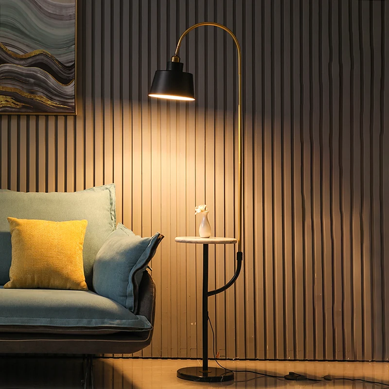 1-kops woonkamerstandaard bureaulamp modernistische zwarte afwerking vloerlamp met trapezium metalen kap Clearhalo