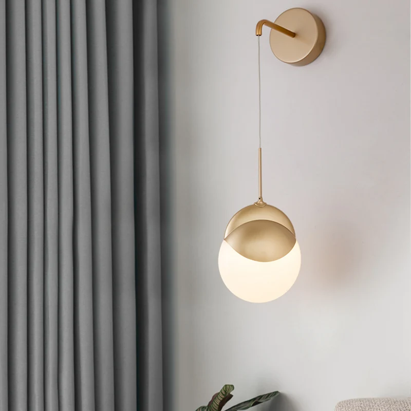1-lamps woonkamer wandlamp moderne gouden schanslamp met ronde melkglazen kap Clearhalo