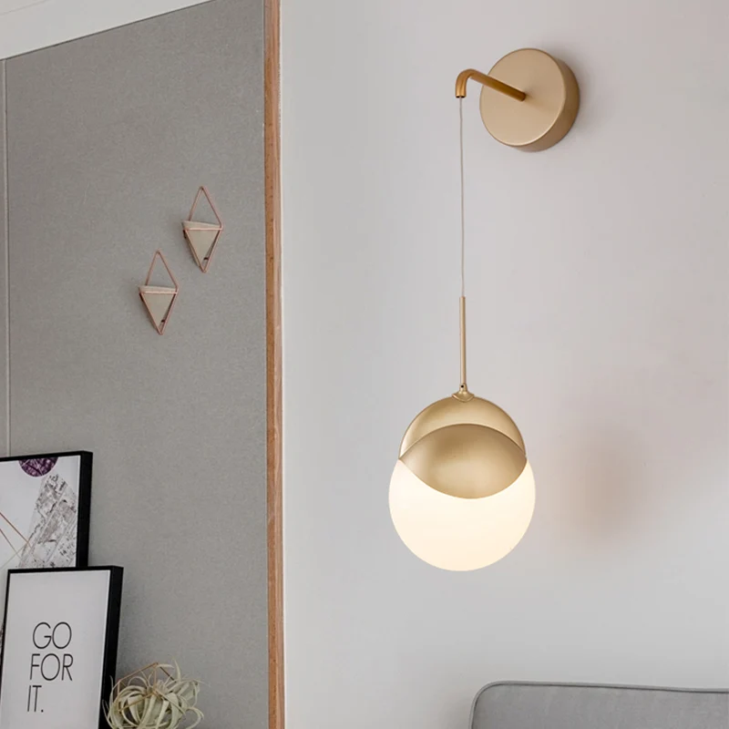 1-lamps woonkamer wandlamp moderne gouden schanslamp met ronde melkglazen kap Clearhalo