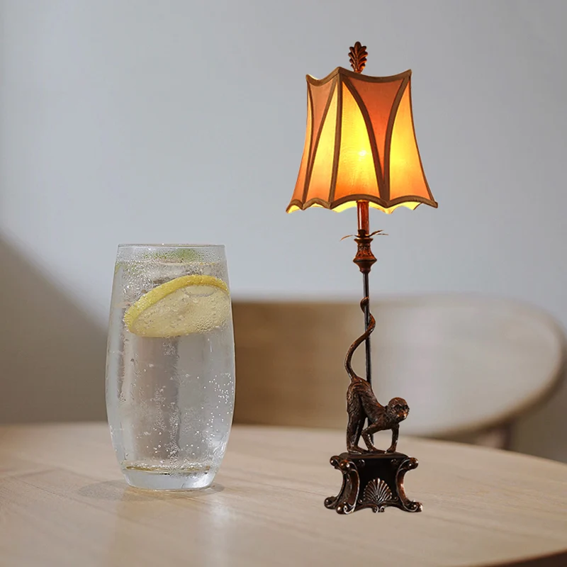1-lichte slaapkamer tafellamp landelijke bronzen bureaulamp met trapeziumvormige stoffen kap Clearhalo