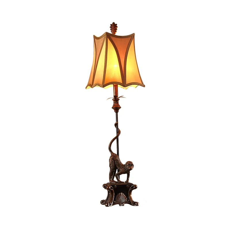 1-lichte slaapkamer tafellamp landelijke bronzen bureaulamp met trapeziumvormige stoffen kap Clearhalo