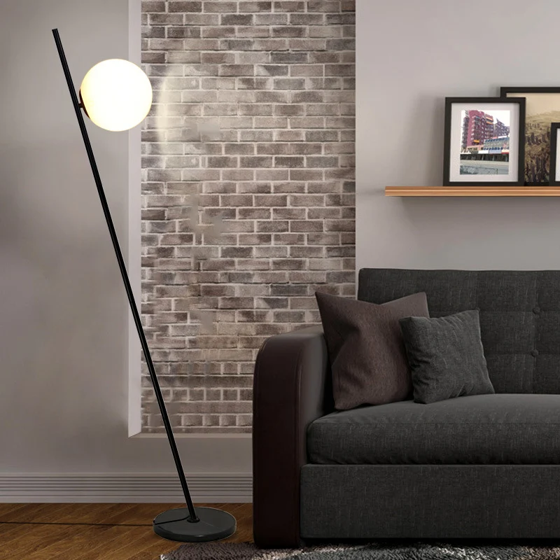 1-lichte slaapkamer vloerlamp Minimalistische zwarte lineaire staande vloerlamp met bol opaalwitte glazen kap Clearhalo