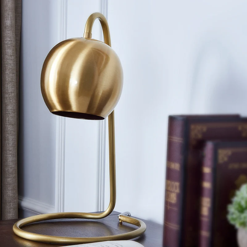 1-lichts bolvormig nachtkastje Verlichting kolonialisme Gouden metallic nachtlampje met cirkelvormige voet Clearhalo