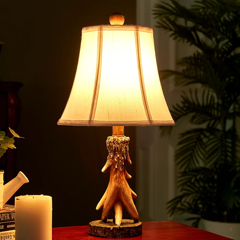 1-lichts bureaulamp Traditionele Bell-stofleeslamp wit voor slaapkamer met houten voet Clearhalo
