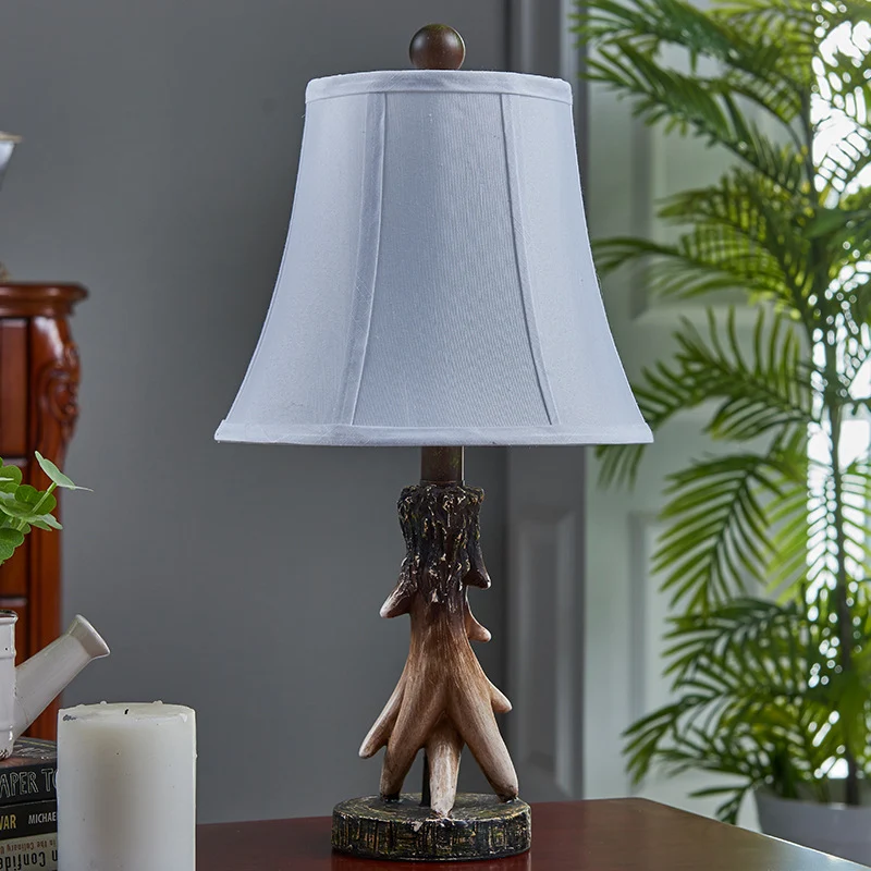 1-lichts bureaulamp Traditionele Bell-stofleeslamp wit voor slaapkamer met houten voet Clearhalo