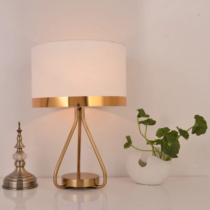 1-lichts stoffen bureaulamp, traditionele stijl, zwart/wit, trommel, slaapkamerleeslamp met metalen voet Clearhalo