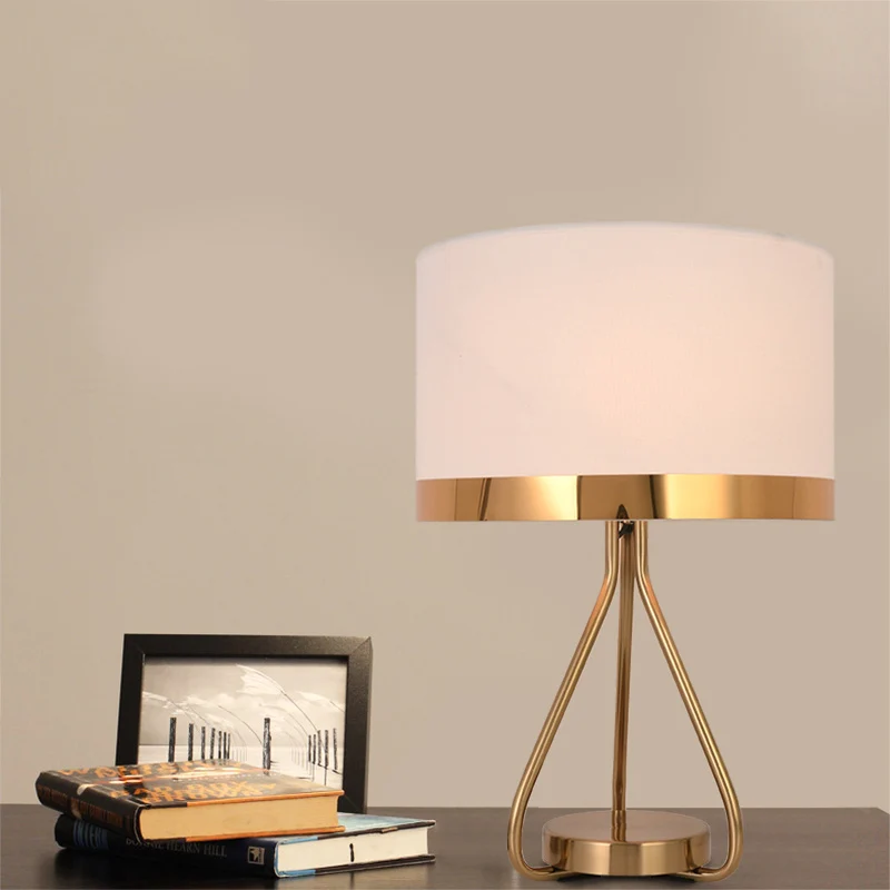 1-lichts stoffen bureaulamp, traditionele stijl, zwart/wit, trommel, slaapkamerleeslamp met metalen voet Clearhalo