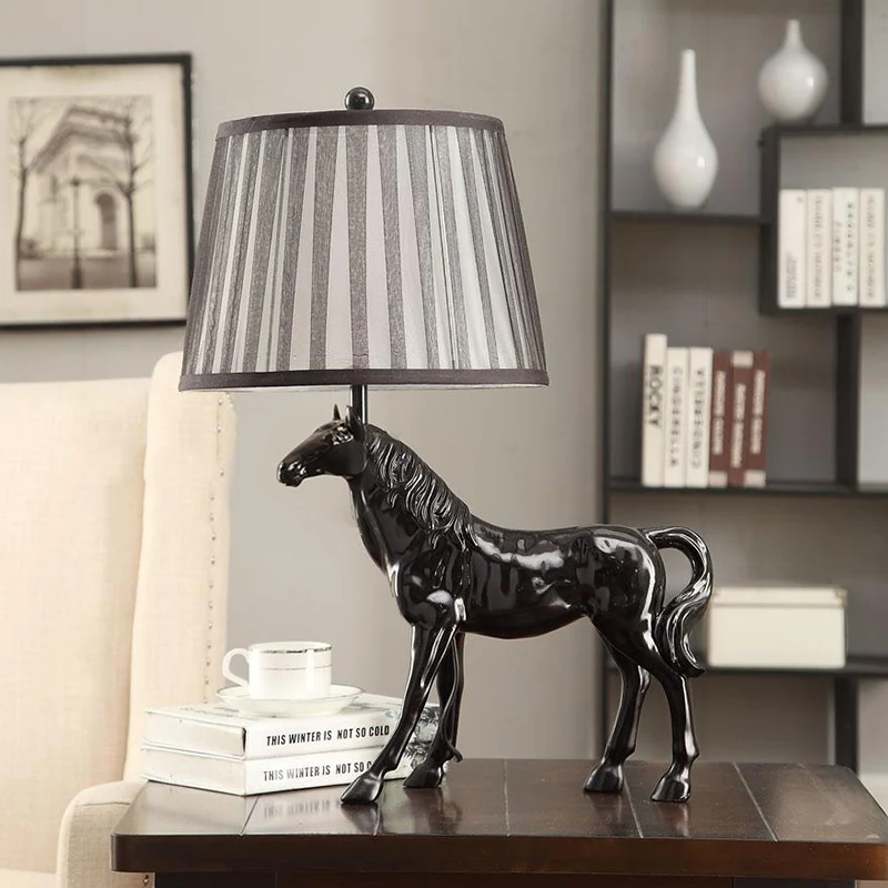 1-lichts taps toelopende tafellamp antiek witte stoffen bureaulamp met dierenvoet Clearhalo