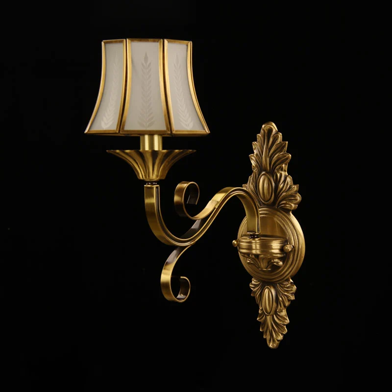 1-lichts uitlopende wandlamp armatuur traditioneel messing matglas wandmontage licht voor slaapkamer Clearhalo