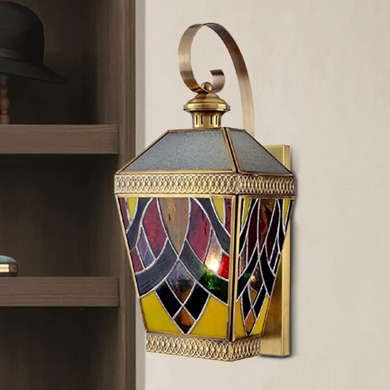 1-lichts wandlamp, hoekkandelaar Arabische stijl, verlichting met piramidevormige wit/rode glazen kap Clearhalo