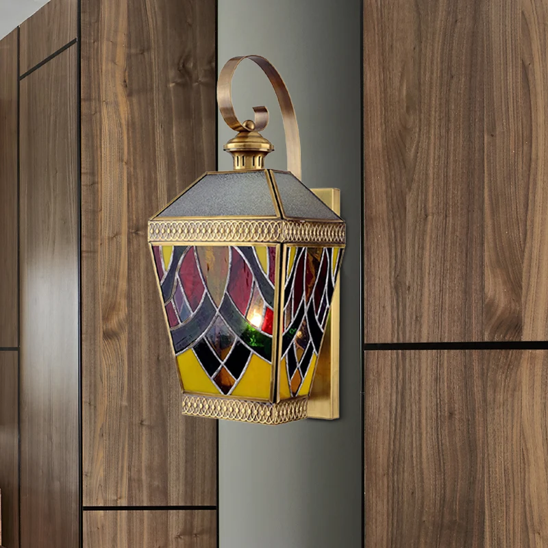 1-lichts wandlamp, hoekkandelaar Arabische stijl, verlichting met piramidevormige wit/rode glazen kap Clearhalo