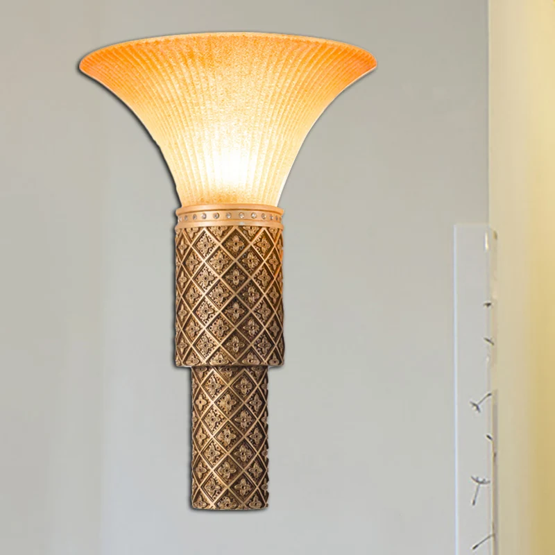 1-lichts wandlamp met belkap geel glas en hars Lodge-stijl woonkamerwandlamp goud Clearhalo