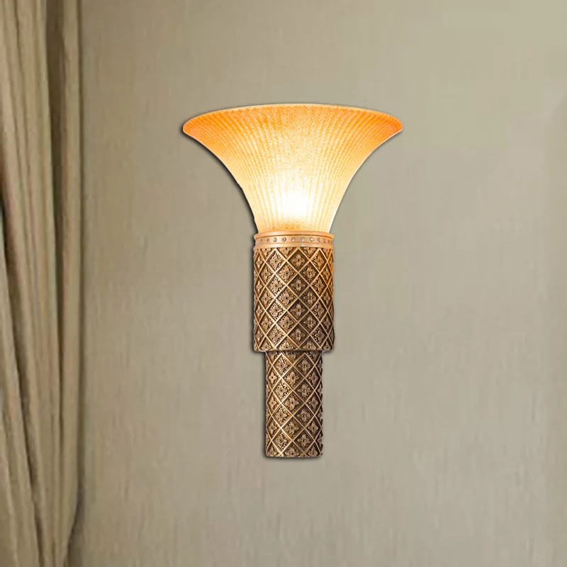 1-lichts wandlamp met belkap geel glas en hars Lodge-stijl woonkamerwandlamp goud Clearhalo