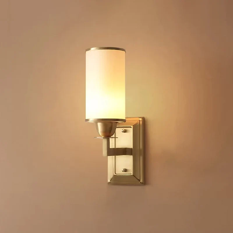 1-lichts witte glazen wandkandelaar Traditionele messing cilindrische eetkamer wandmontagelamp Clearhalo