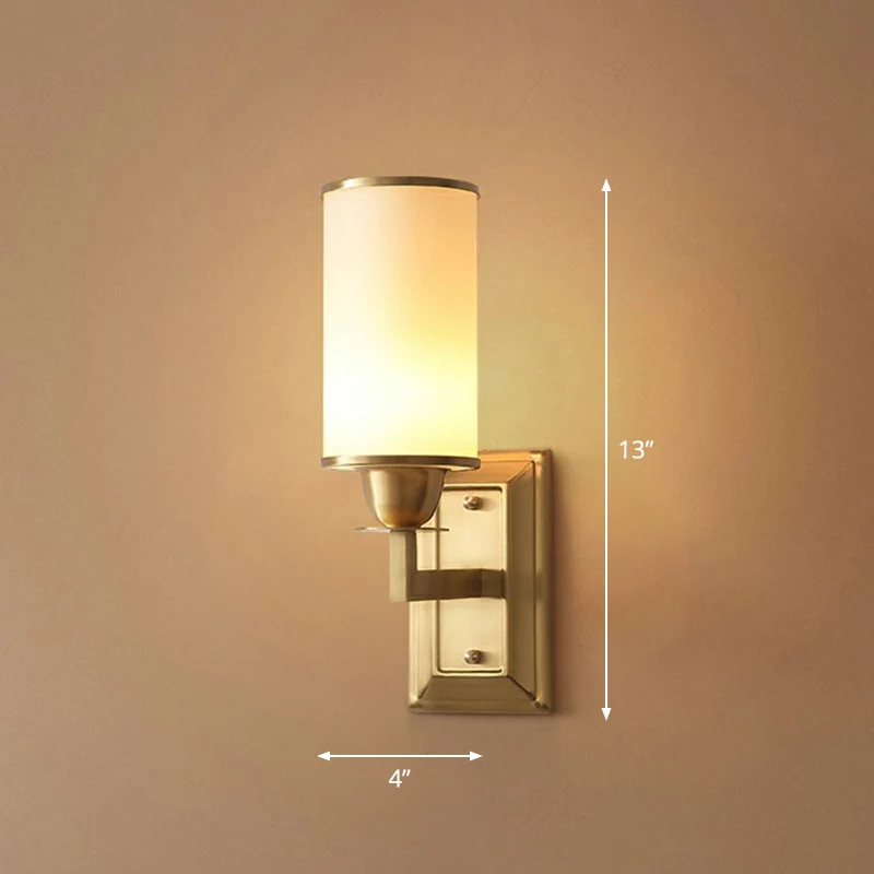 1-lichts witte glazen wandkandelaar Traditionele messing cilindrische eetkamer wandmontagelamp Clearhalo