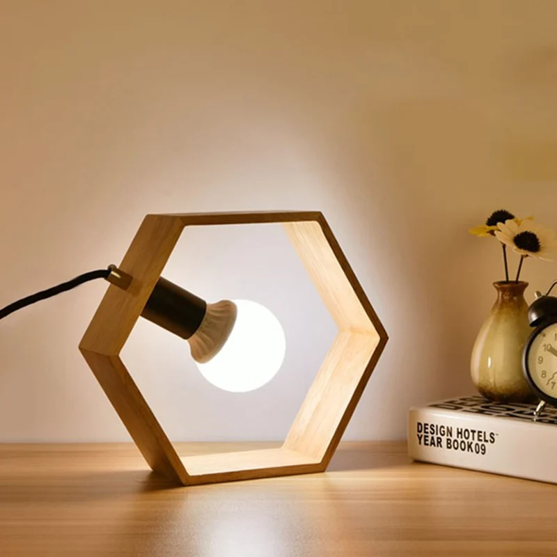 1-lichts zeshoekige tafelverlichting met frameschaduw Lodge-stijl houten staande lamp voor nachtkastje Clearhalo