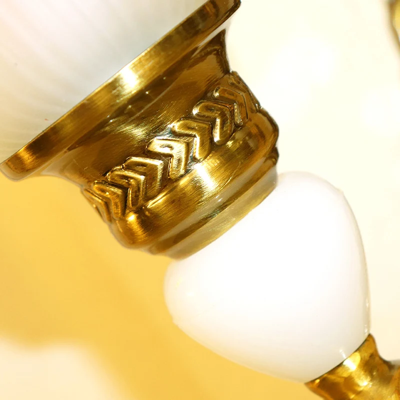 2-kops bloemblaadje schanslamp traditionele stijl matglazen wandverlichting met goudkleurige metalen arm Clearhalo