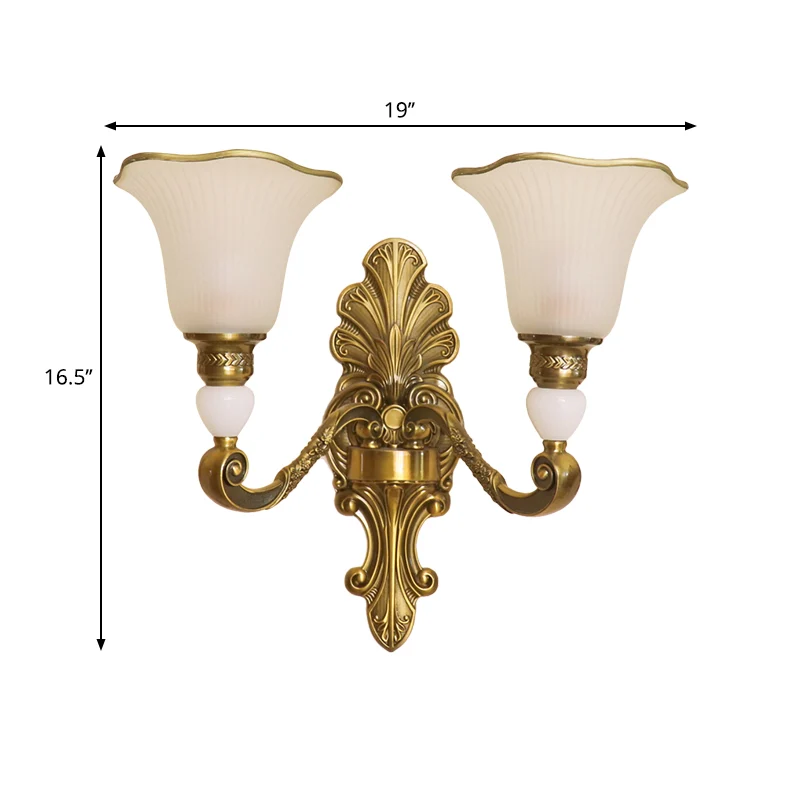 2-kops bloemblaadje schanslamp traditionele stijl matglazen wandverlichting met goudkleurige metalen arm Clearhalo