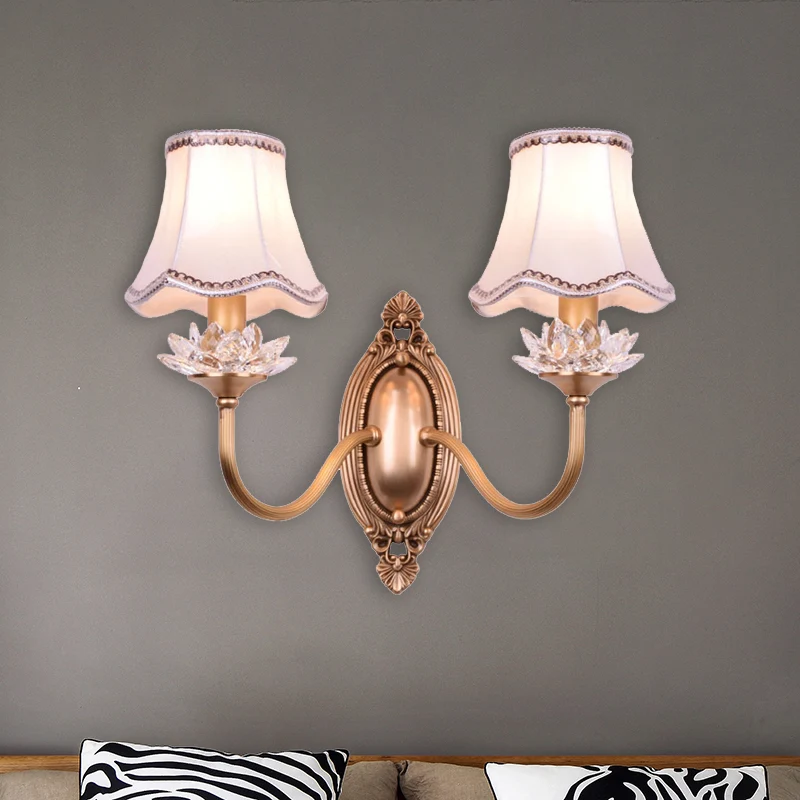 2-kops kristallen wandlamp, traditionele messing geschulpte woonkamer LED-wandkandelaar Clearhalo