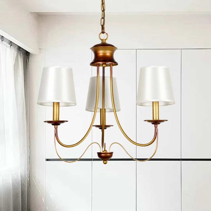3/5/6 lampen messing afwerking hangende kroonluchter traditionele conische plafondlamp met witte stoffen lampenkap Clearhalo