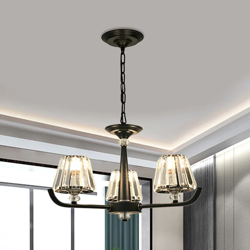 3/8-kops kroonluchterlamp met taps toelopend kristal Traditionele slaapkamerplafondlamp Clearhalo