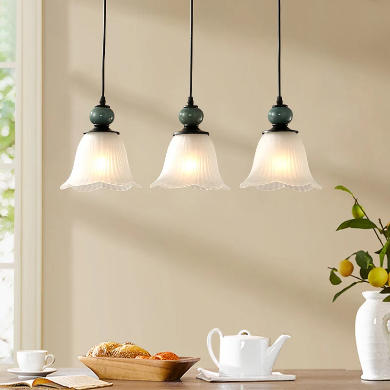 3-lampen multi-lichthanger retro-stijl bloemenkap geribbeld gegolfd glas hangende verlichting zwart Clearhalo