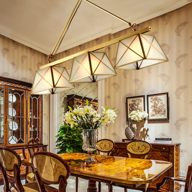 3-lampen taps toelopende eiland-hanglamp koloniale stijl messing afwerking opaal glazen plafondophangarmatuur Clearhalo