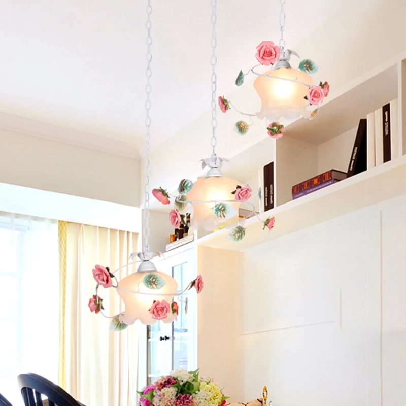 3-lichts geschulpte clusterhanger pastorale witte metalen bloemhanglamp voor eetkamer Clearhalo