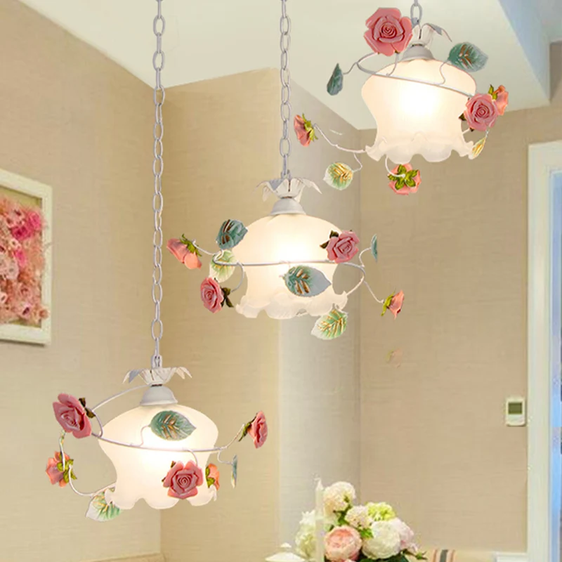 3-lichts geschulpte clusterhanger pastorale witte metalen bloemhanglamp voor eetkamer Clearhalo
