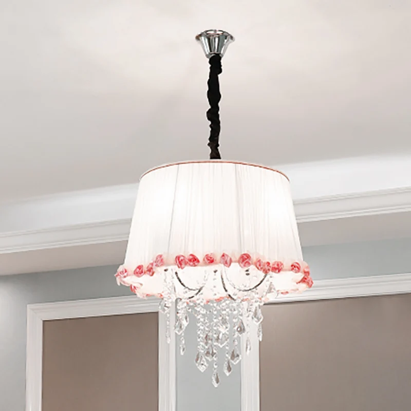 4-lichts taps toelopende kroonluchterlamp moderne stoffen hanglamp met heldere kristallen kraal wit en roze voor slaapkame...