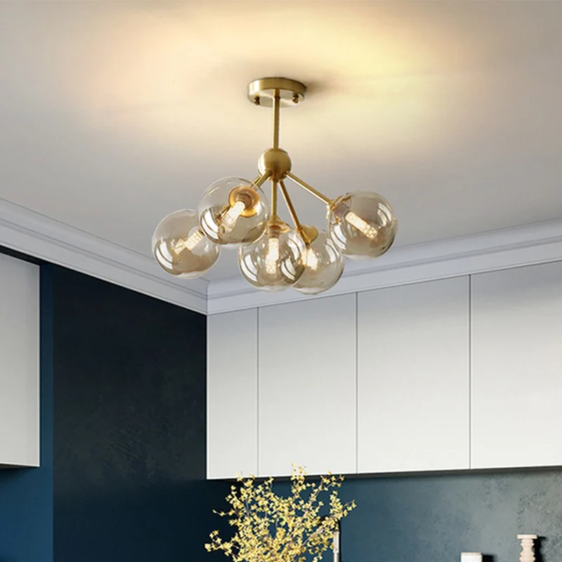 5-kops eetkamer hangende kroonluchter moderne messing hanglampset met bol amberkleurige glazen kap Clearhalo