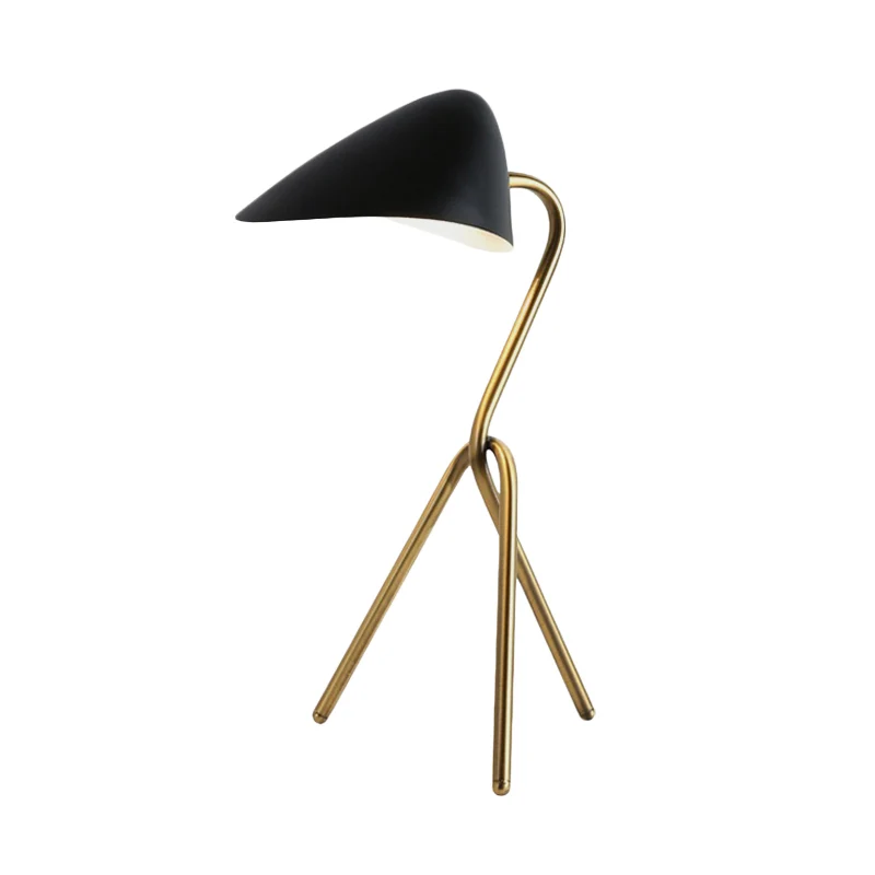 Abstract bureaulamp post modern metallic 1 licht zwart en messing creatieve tafellamp voor slaapkamer Clearhalo