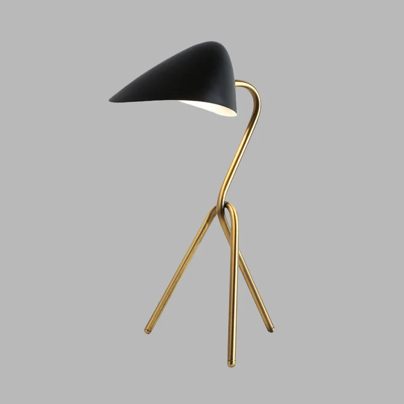 Abstract bureaulamp post modern metallic 1 licht zwart en messing creatieve tafellamp voor slaapkamer Clearhalo