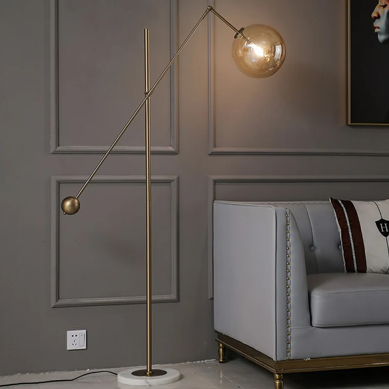 Amberkleurige glazen bol vloerlamp Simplicity 1-lichts bronzen staande lamp met balansarm Clearhalo