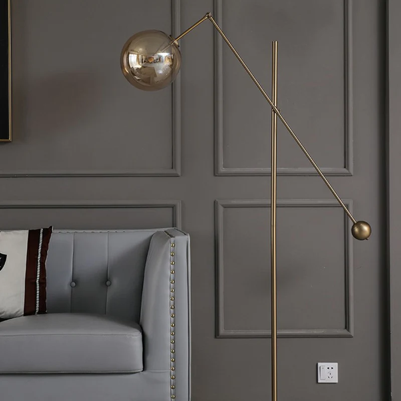 Amberkleurige glazen bol vloerlamp Simplicity 1-lichts bronzen staande lamp met balansarm Clearhalo