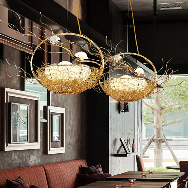 Artistry 3-lichts kroonluchter hanglamp van gouden aluminium mand met vogels en matwitte glazen bollen Clearhalo